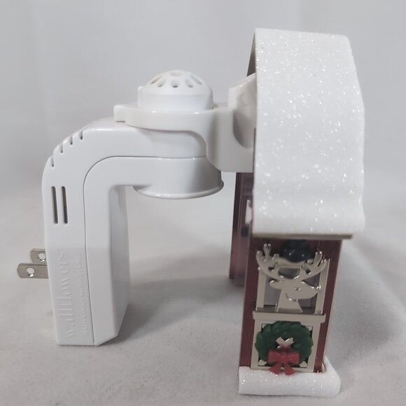 Bath & Body Works Wallflower Plug Christmas Winter Barn Red Projector Nightlight - Picture 7 of 14